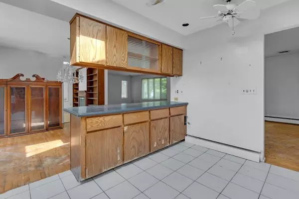 Northport, NY 11768,10 Lisa DR