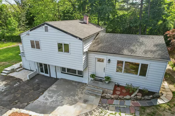 1 Renee Gate ST, Cortlandt Manor, NY 10567