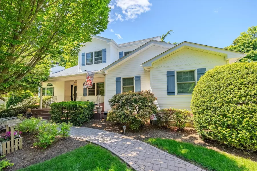 4 Pak CT, East Setauket, NY 11733