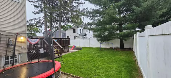 Woodmere, NY 11598,665 Peninsula BLVD