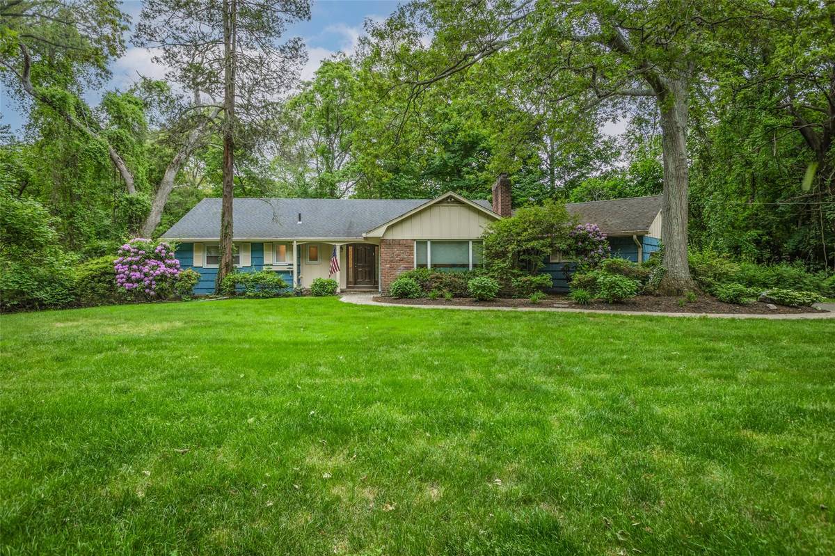South Huntington, NY 11746,4 Ames PL
