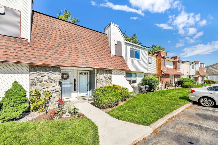 10 Point Circle South #10, Coram, NY 11727