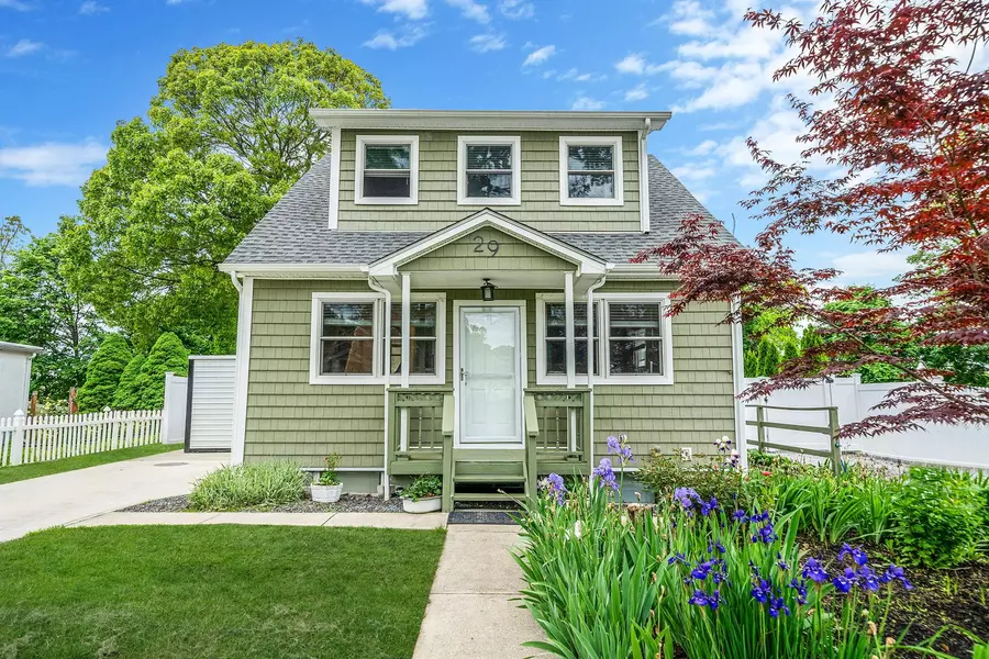 29 Montauk ST, Selden, NY 11784