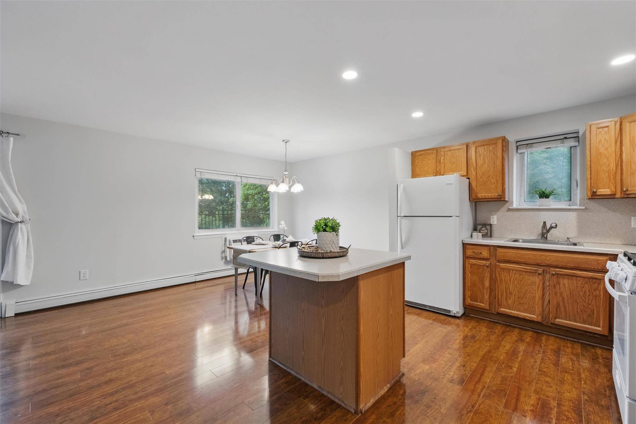 Croton-on-hudson, NY 10520,12 Scenic DR #T