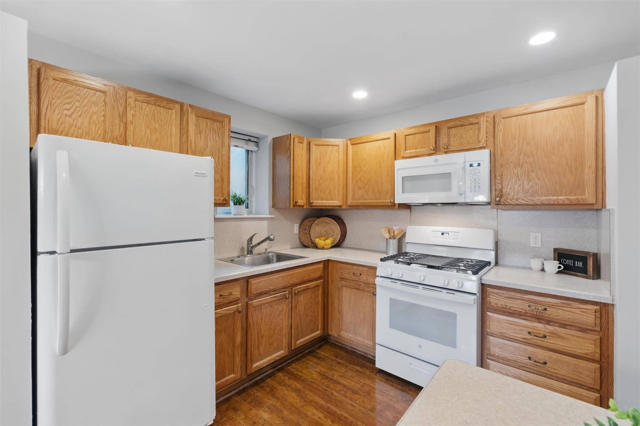 Croton-on-hudson, NY 10520,12 Scenic DR #T