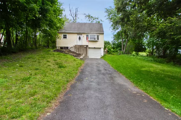 16 Tiger RD, Hopewell Junction, NY 12533