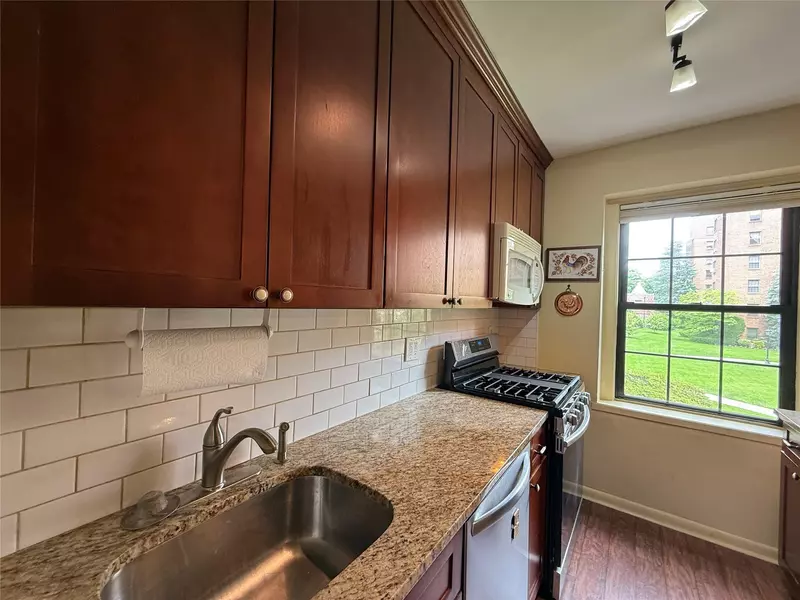 198 Garth RD #1D, Scarsdale, NY 10583