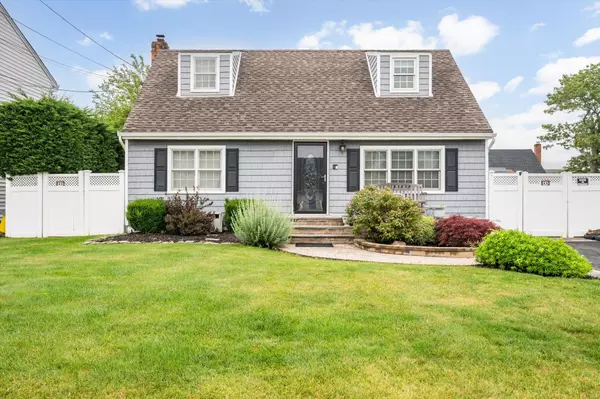 129 Michel AVE, Farmingdale, NY 11735