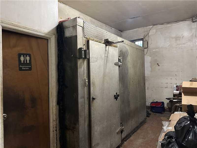 Flushing, NY 11385,1693 Putnam AVE