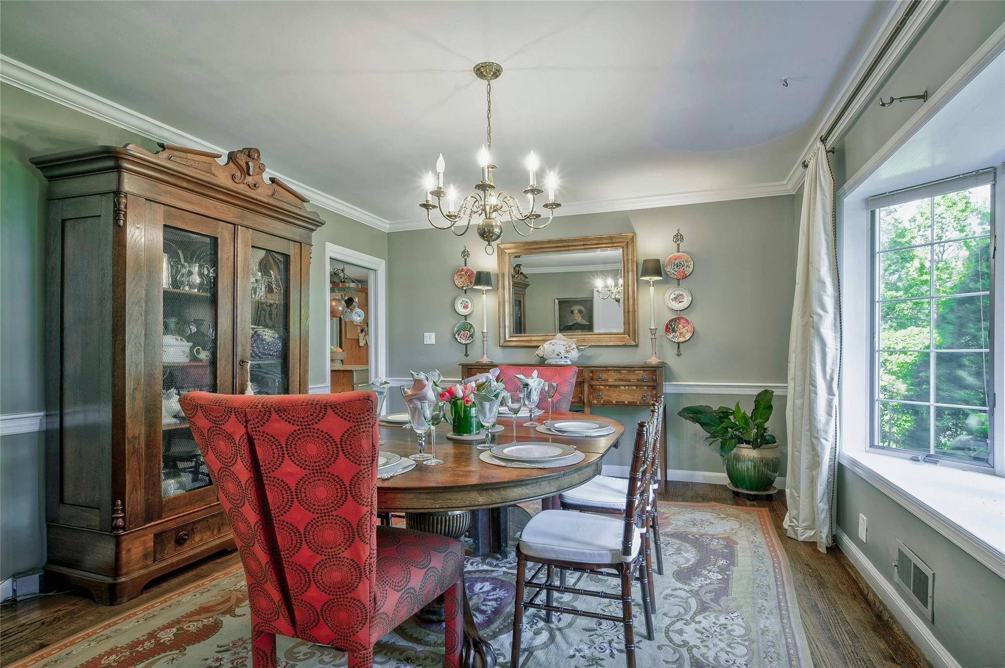 Manhasset, NY 11030,28 Valley RD