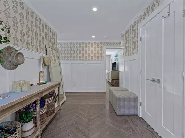 Woodbury, NY 11797,17 Irving DR