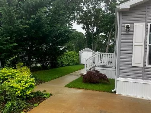 Riverhead, NY 11901,Address not disclosed