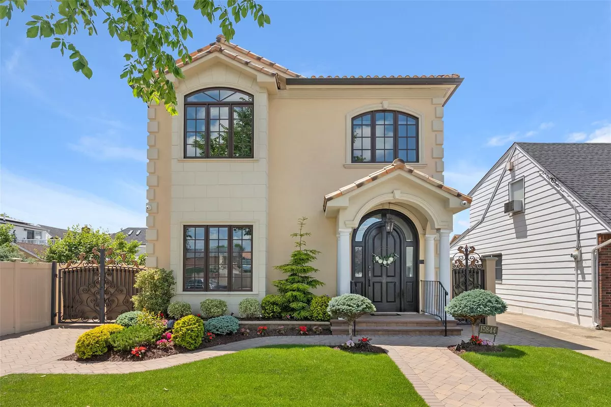Howard Beach, NY 11414,158-44 87th Street