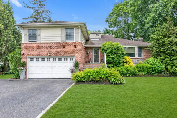 22 Sunnyvale RD, Port Washington, NY 11050