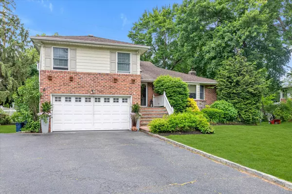 Port Washington, NY 11050,22 Sunnyvale RD