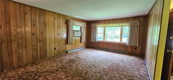 Lake Huntington, NY 12726,24 Buff RD