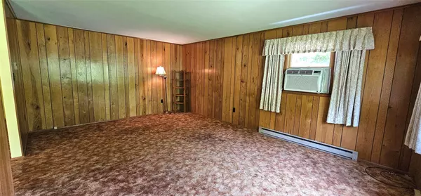 Lake Huntington, NY 12726,24 Buff RD