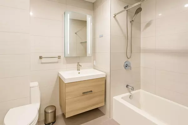 East Elmhurst, NY 11369,32-58 105th ST #4G