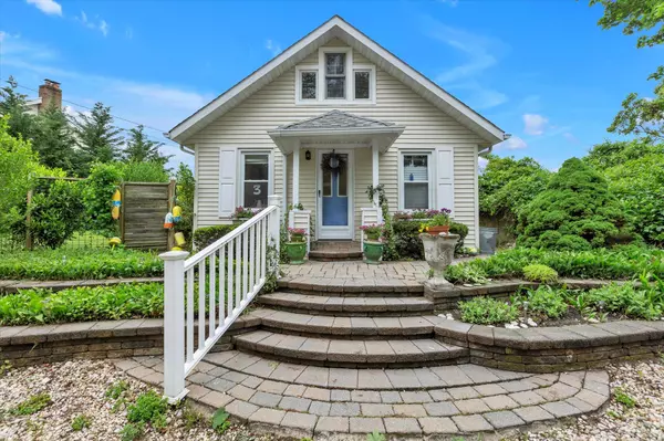 Northport, NY 11768,3 Makamah Beach RD