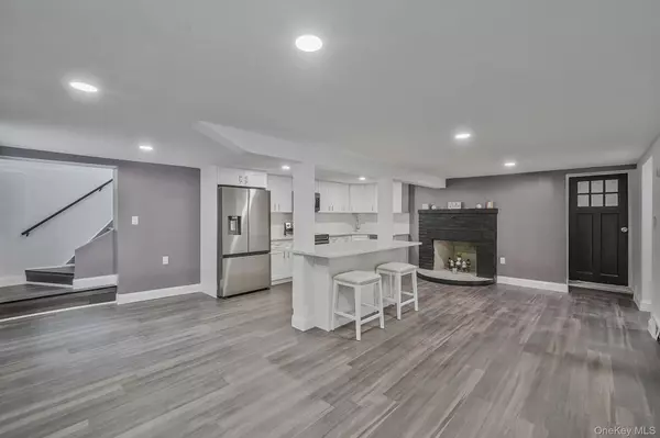 60 Sunburst DR, Rocky Point, NY 11778