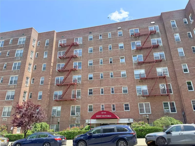 90-02 63 DR #5C, Rego Park, NY 11374