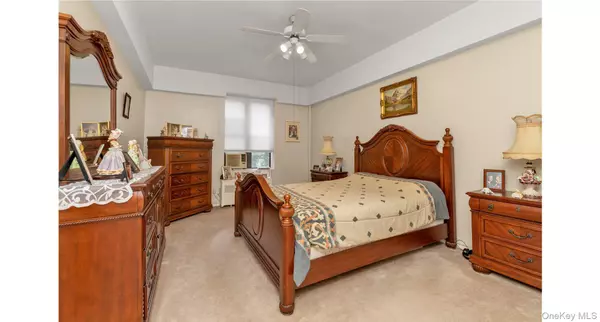 Beechhurst, NY 11357,160-15 Powells  Cove BLVD #D203