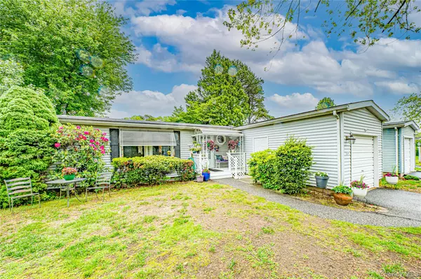 Manorville, NY 11949,21 Limetree DR