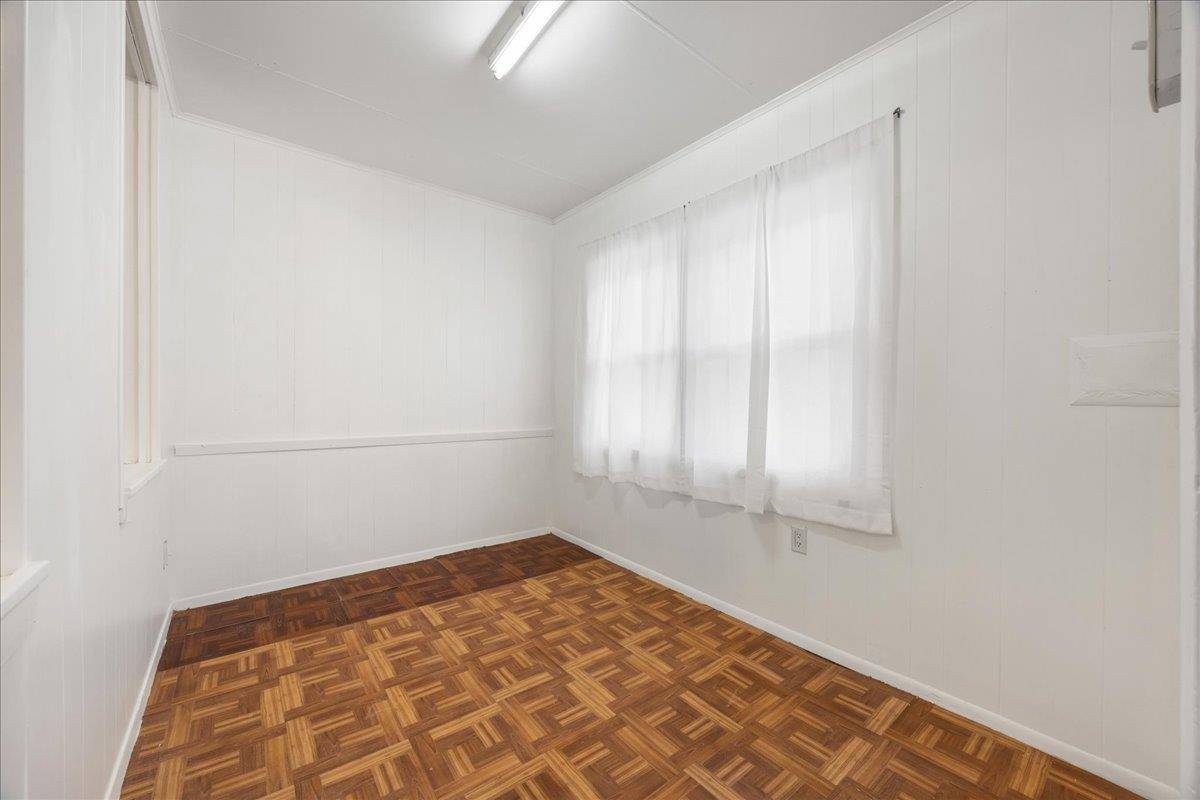 Elmhurst, NY 11373,40-14 79th ST