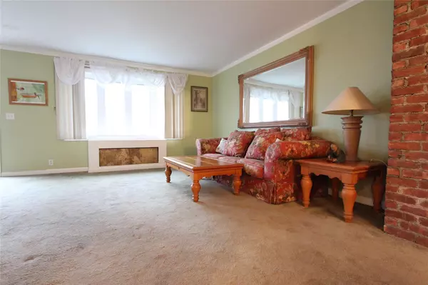 Maspeth, NY 11378,73-20 52nd RD
