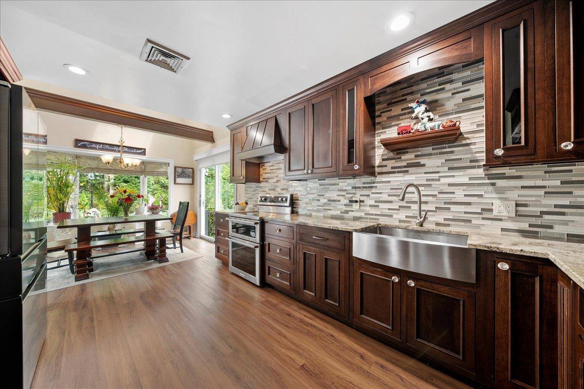 Bellport Village, NY 11713,27 Bieselin RD