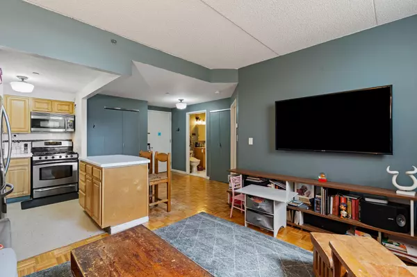 New York (manhattan), NY 10039,102 Bradhurst AVE #906
