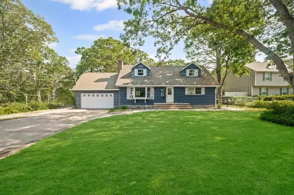 38 Greenport AVE,  Medford,  NY 11763