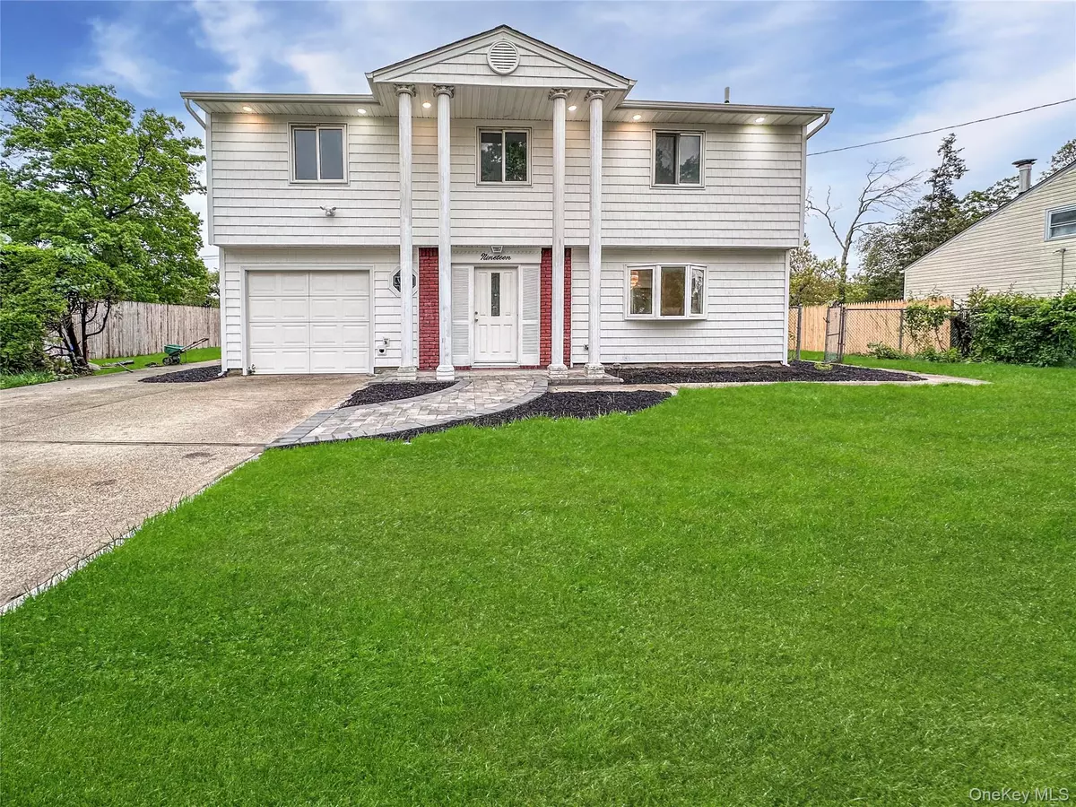 Central Islip, NY 11722,19 Leaf AVE