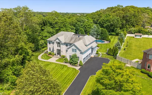 Huntington, NY 11743,16 Home CT
