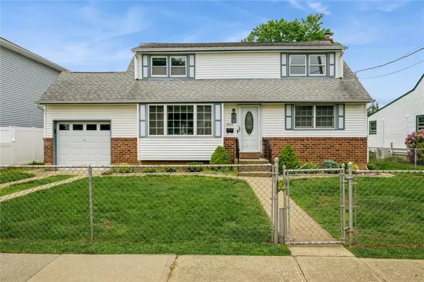2443 Hampton ST, East Meadow, NY 11554
