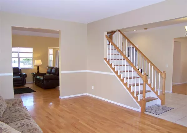 Holtsville, NY 11742,52 Summerfield DR