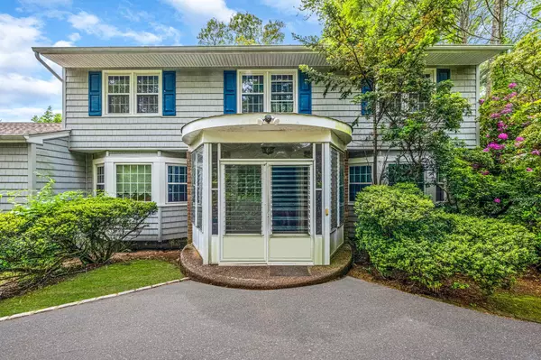 Dix Hills, NY 11746,121 Village Hill DR