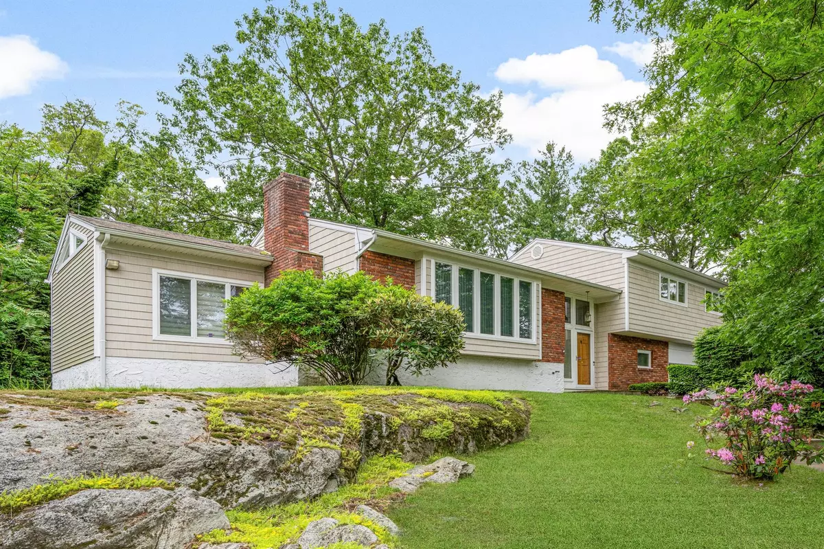 New Rochelle, NY 10804,243 Robert DR