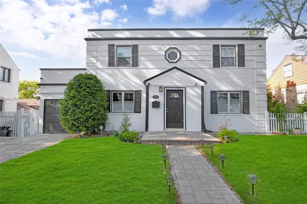 13915 Coolidge AVE, Briarwood, NY 11435