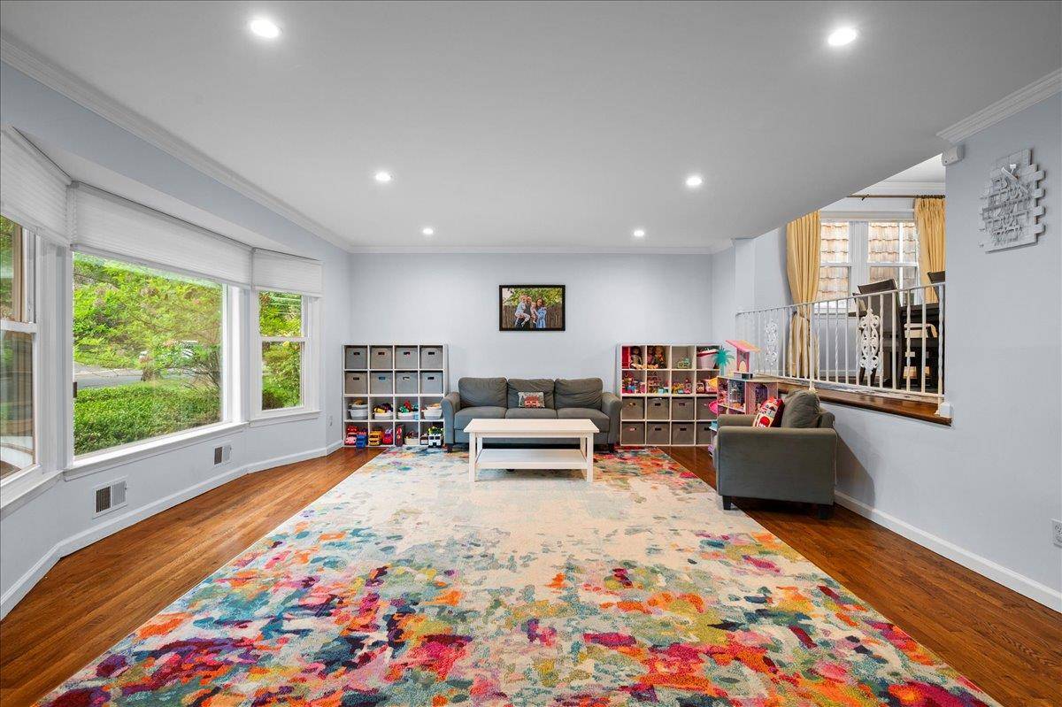 New Rochelle, NY 10804,71 Harlan DR