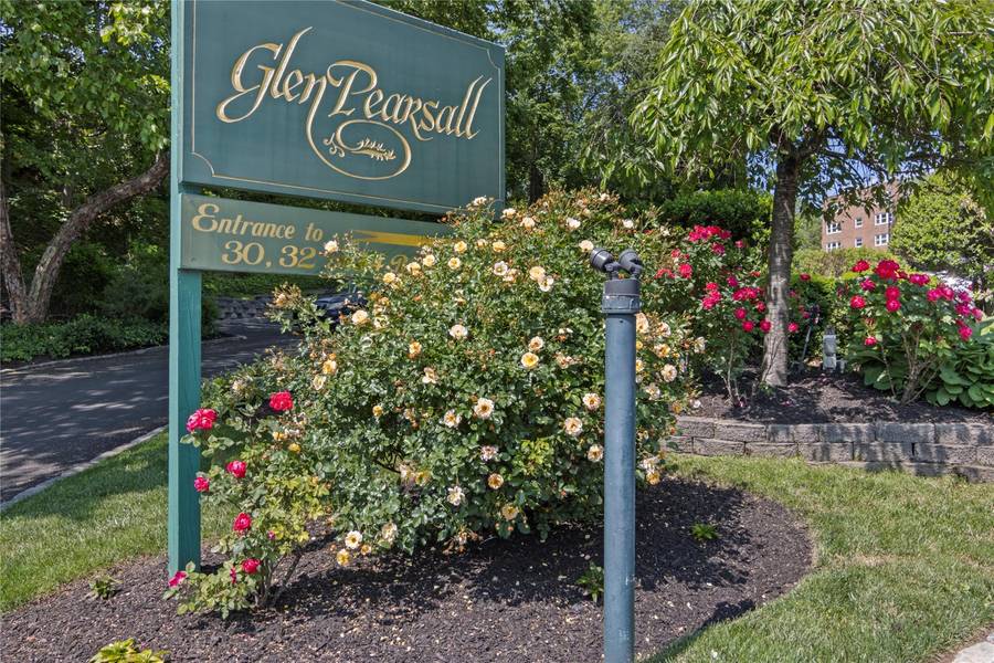 32 Pearsall #3B, Glen Cove, NY 11542