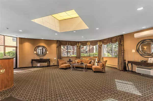 Rockville Centre, NY 11570,99 S Park ##308