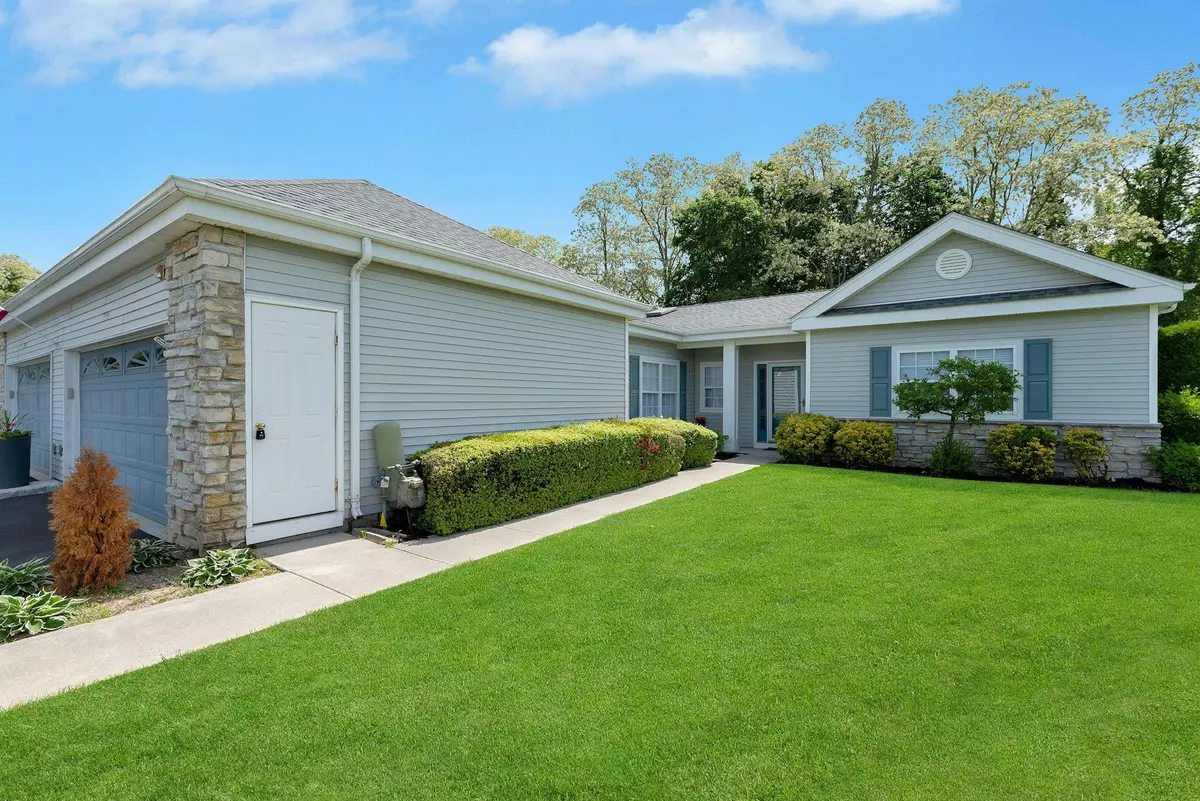Moriches, NY 11955,506 Oak Bluff #506