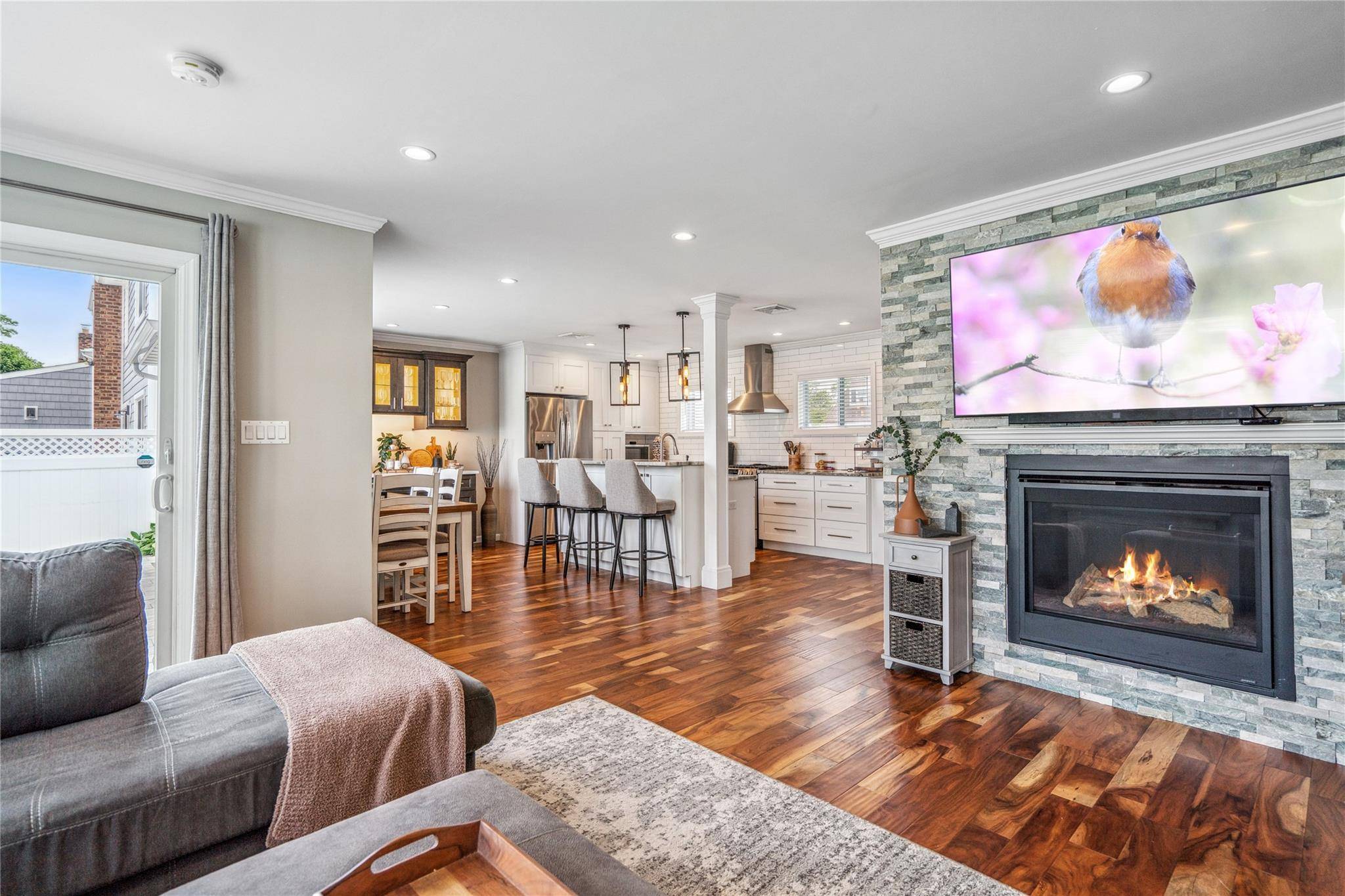 Massapequa Park, NY 11762,321 2nd AVE