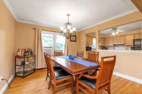 Massapequa, NY 11758,399 N Virginia AVE #A