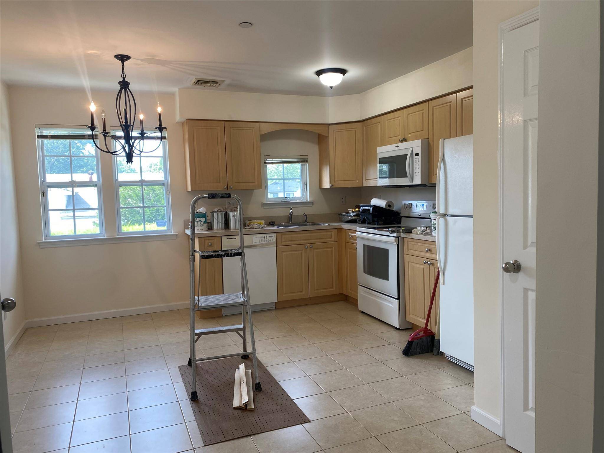Lindenhurst, NY 11757,594 W Montauk HWY #2