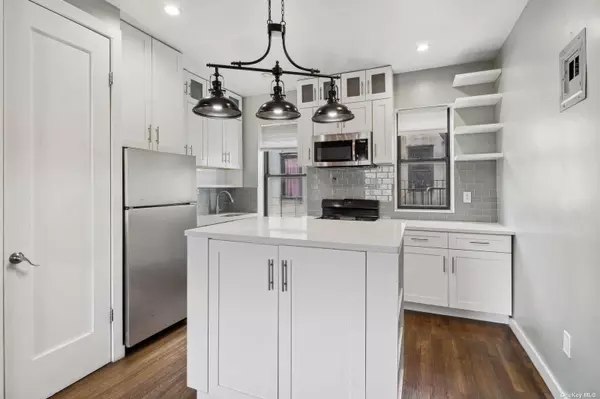 Astoria, NY 11105,21-16 35th Street #5B