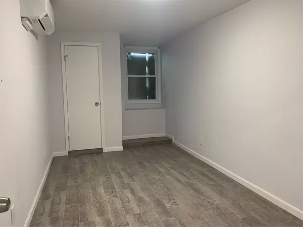 Hempstead, NY 11550,32 Main ST #2