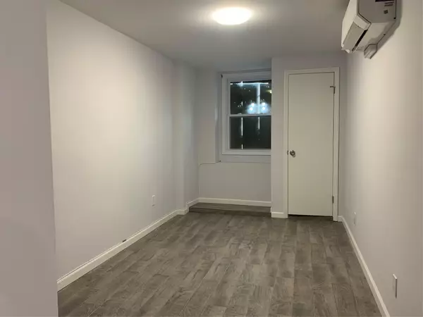 Hempstead, NY 11550,32 Main ST #2