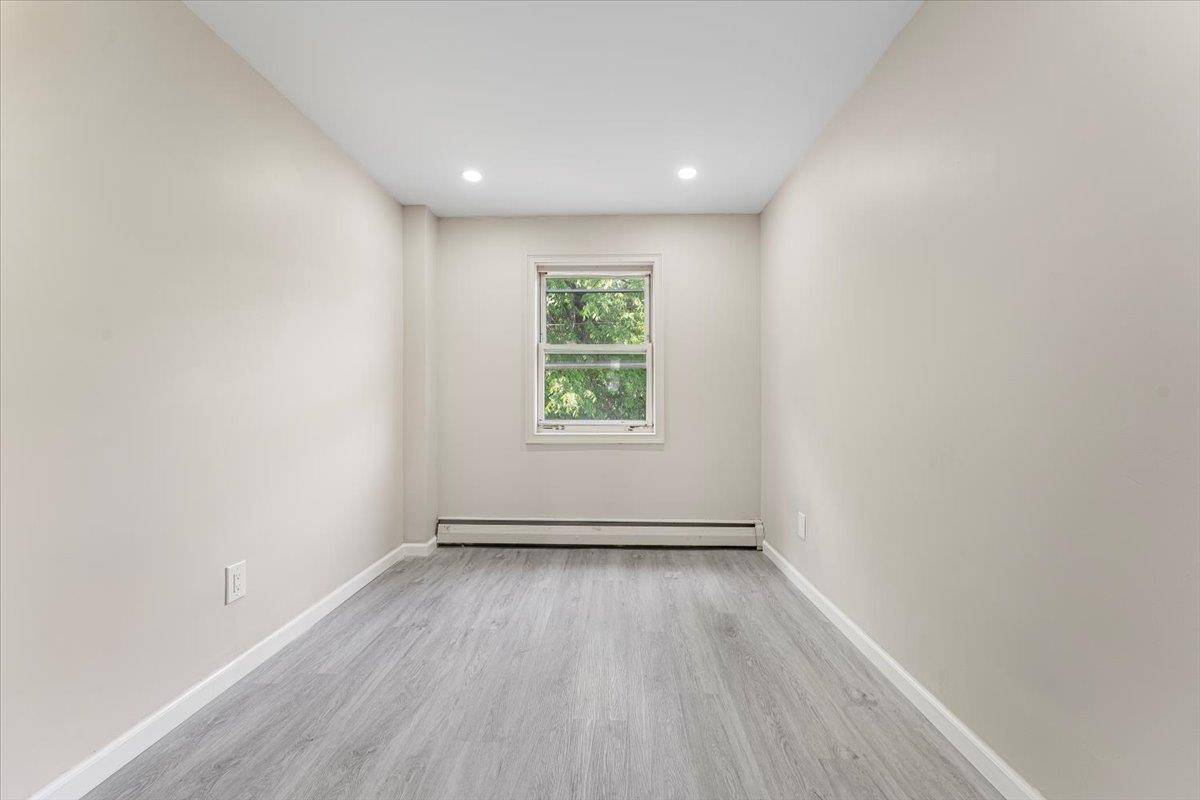 Bronx, NY 10466,723 E 230th ST